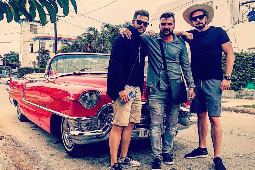 Havana s českým průvodcem v americkém voze cabrio a tour po žhavých havanských barech