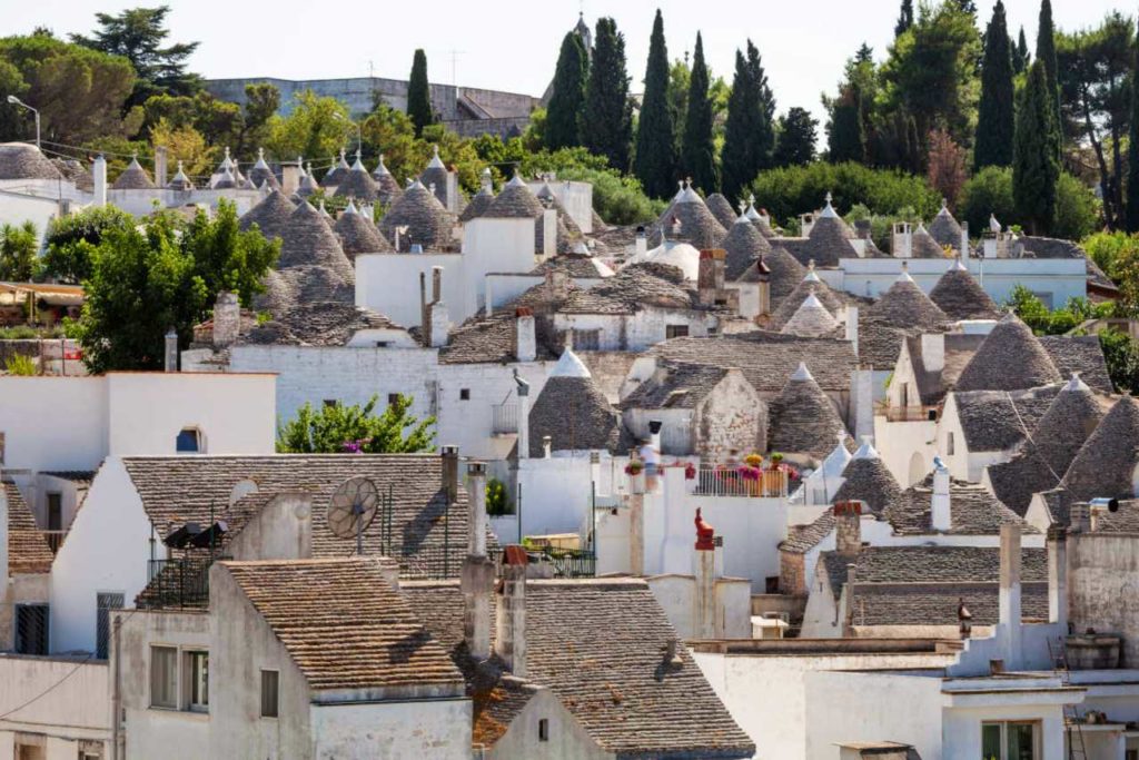 Městečko Alberobello v Itálii s typickými domečky Trulli