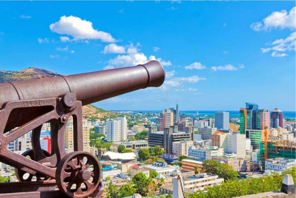 Výhledy z pevnosti na Port Louis