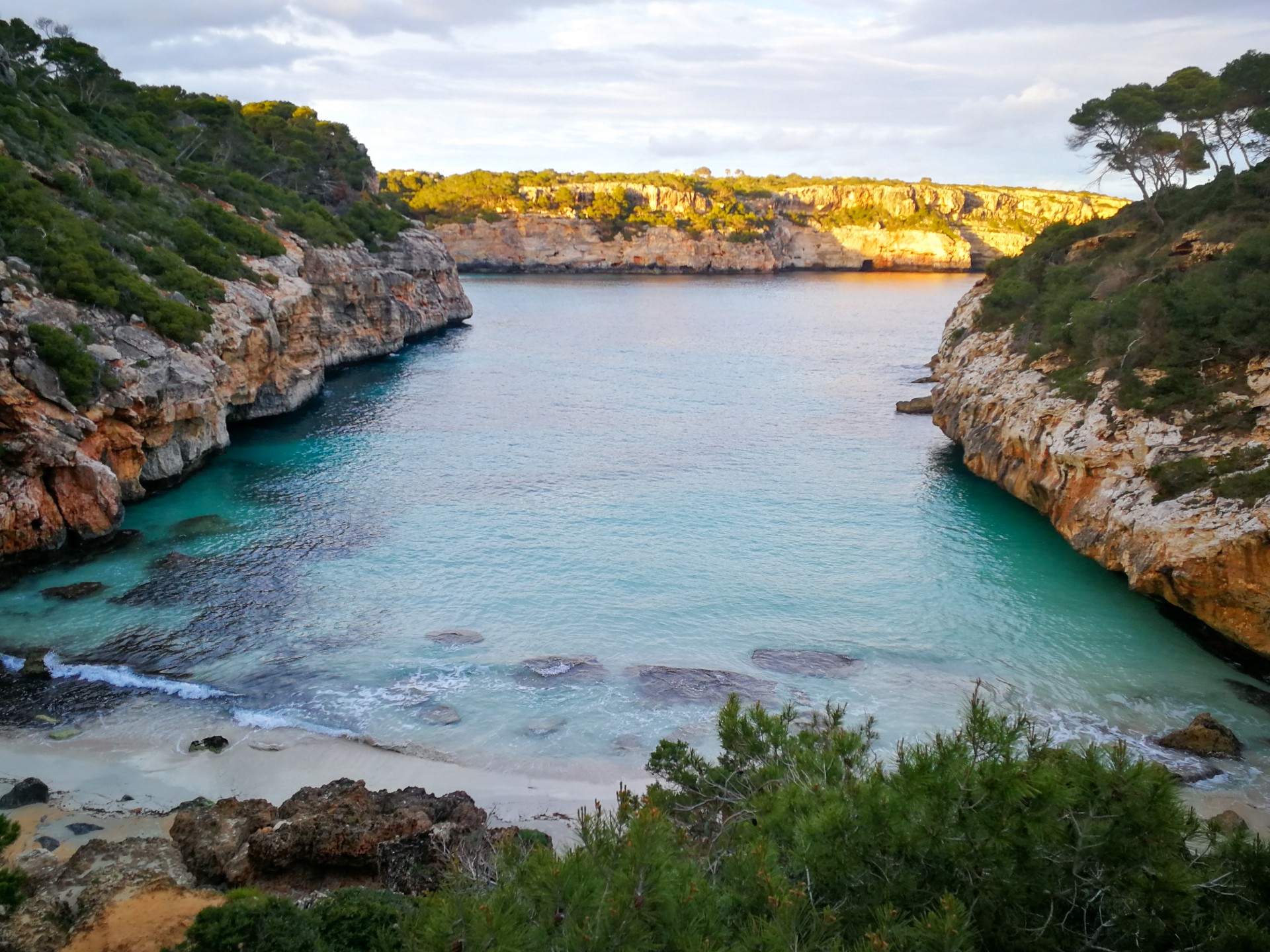 Jedinečná pláž Caló des Moró na Mallorce