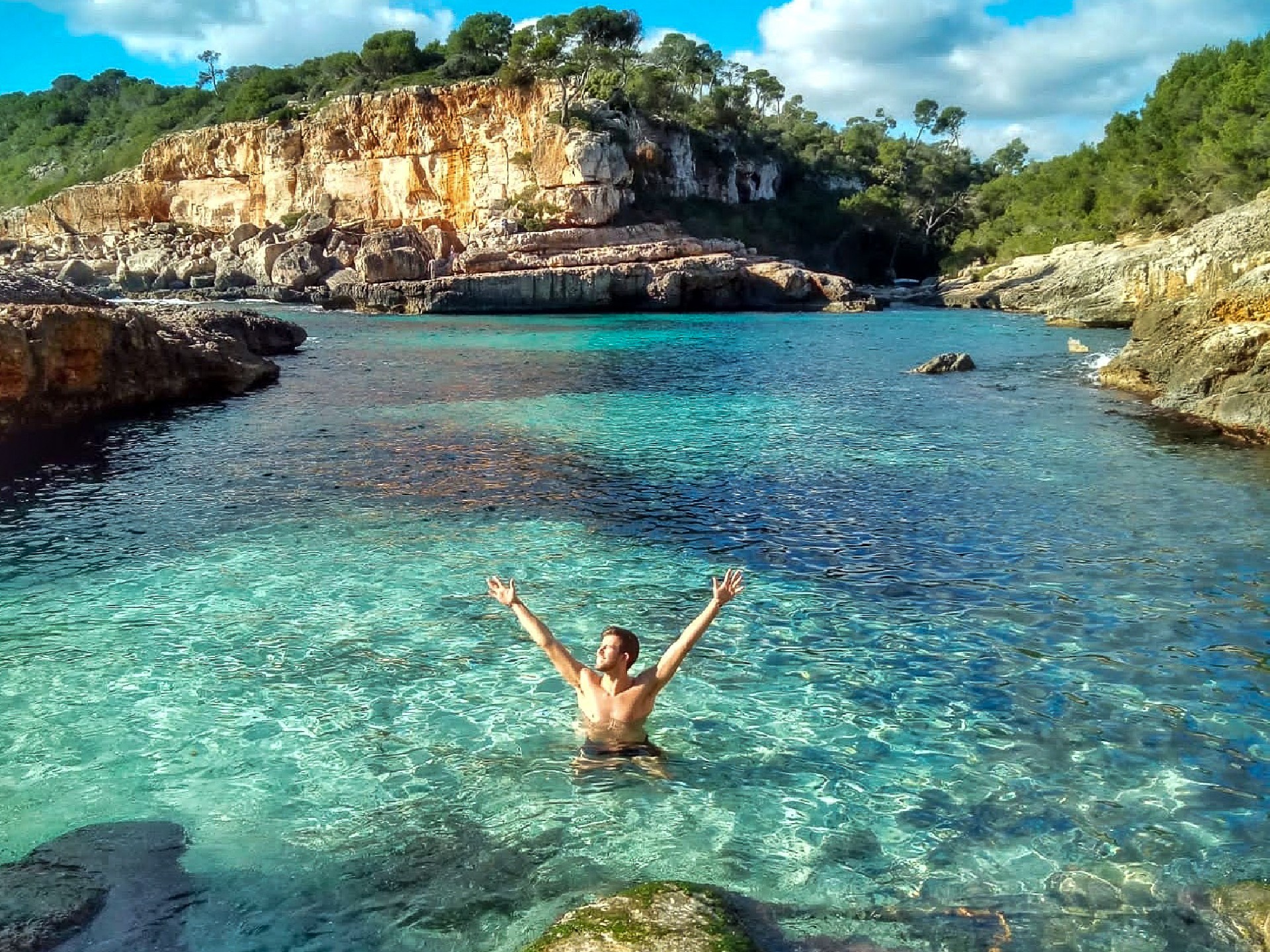 Nádherný záliv Cala s'Almunia na Mallorce