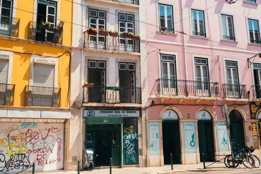 pěkné budovy v Lisabonu