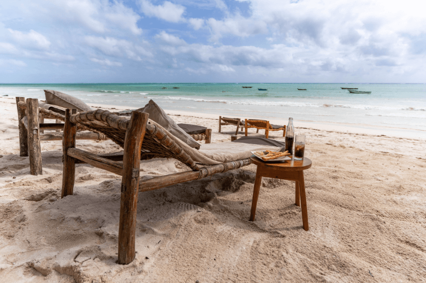 Pláž u resortu na Zanzibaru
