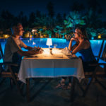 Večeře u bazénu na Zanzibaru