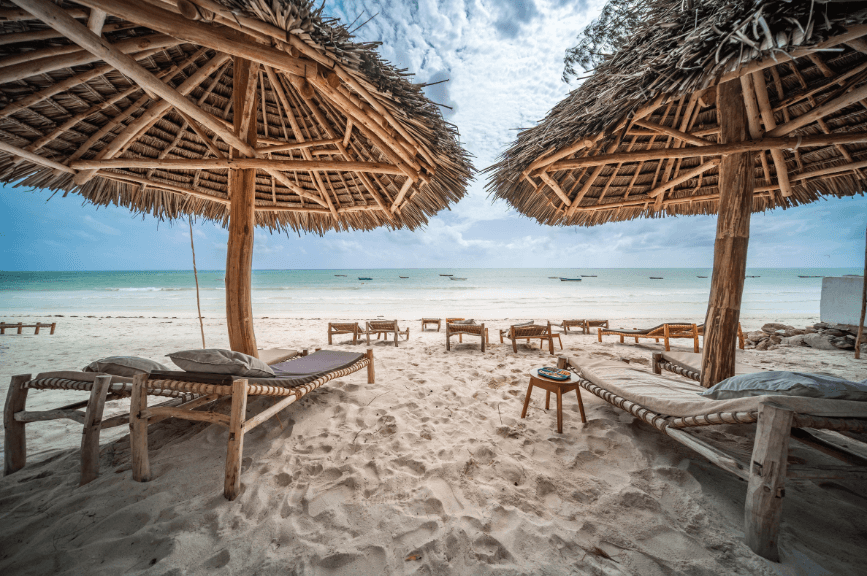 Pláž u českého resortu na Zanzibaru