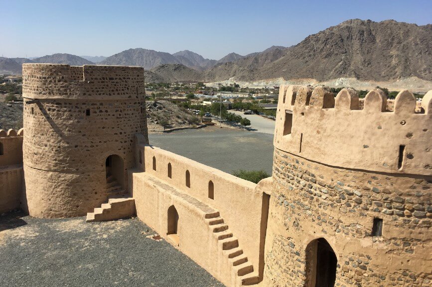 Hrad a schodiště v Emirátech