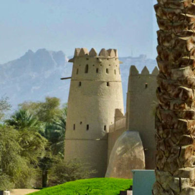 Výhled na pevnost Al Jahili u města Al Ein