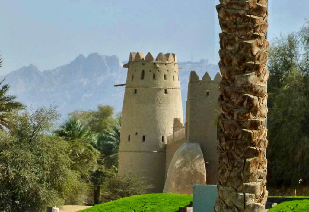 Výhled na pevnost Al Jahili u města Al Ein