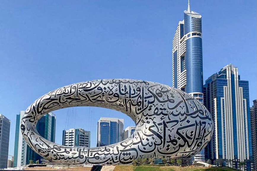 Moderní budova v Dubaji