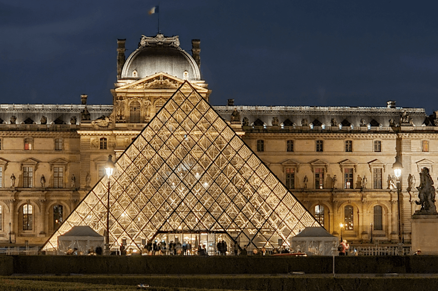 Louvre v Parizi