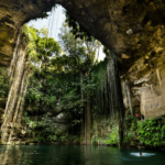 Cenote v Chichen Itza