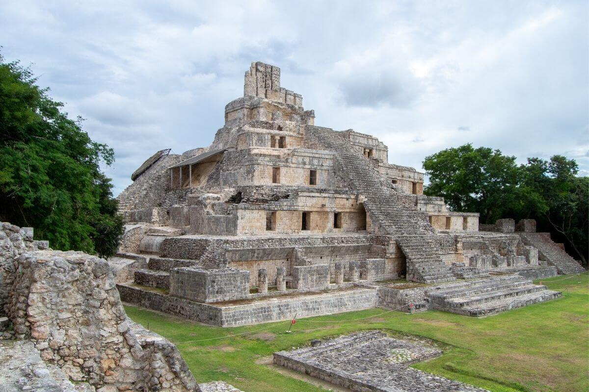Ruiny Edzná v Mexiku u města Campeche