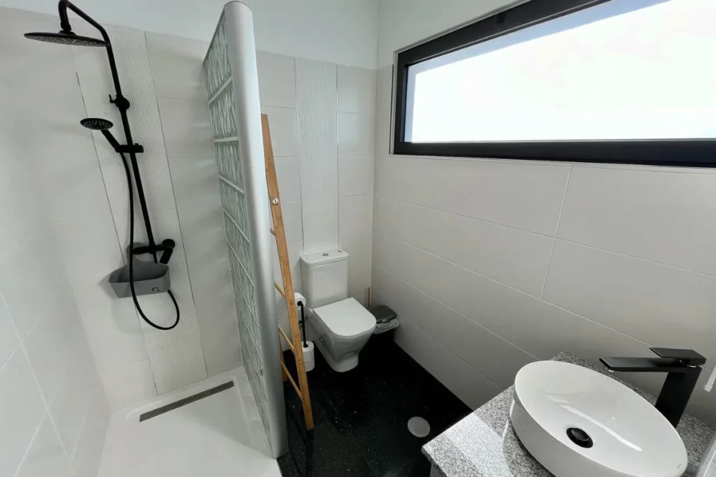 Stylová koupelna v apartmánu na Madeiře