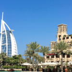 Město Dubaj s průvodcem