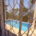 Roatán apartmány výhled na bazén