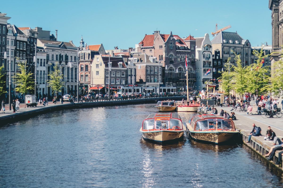 Vodní kanály v Amsterdamu
